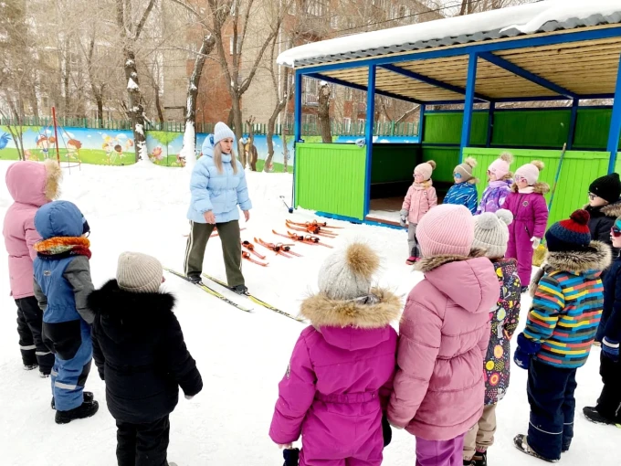 Физкультура на лыжах.